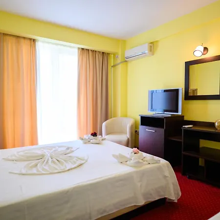 Laguna Hotel 3*