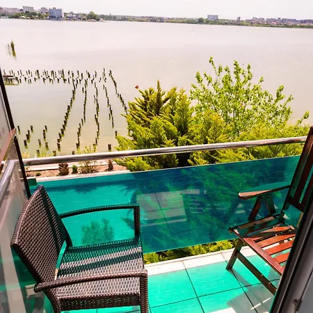 Laguna Hotel 3*